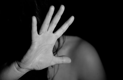 La violenza contro le donne e la violenza domestica continuano a essere un problema sociale attuale