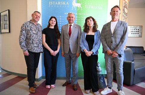 Župan Miletić primio učenice Škole primijenjenih umjetnosti i dizajna - Pula koje su sudjelovale na svjetskom simpoziju mladih o kulturnoj baštini u Grčkoj