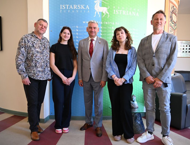 Župan Miletić primio učenice Škole primijenjenih umjetnosti i dizajna - Pula koje su sudjelovale na svjetskom simpoziju mladih o kulturnoj baštini u Grčkoj