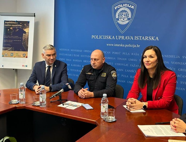 La polizia istriana organizza un ballo con i nonni per prevenire le truffe
