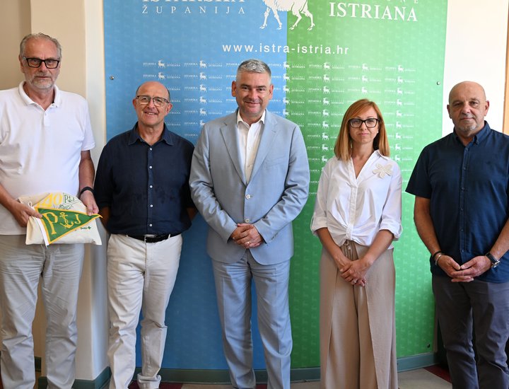 Župan Boris Miletić i zamjenica župana Jessica Acquavita primili predsjednike Jedriličarskog kluba VEGA i Società Nautica Pietas Julia A.S.D. povodom 140 godina organiziranog jedrenja u Puli
