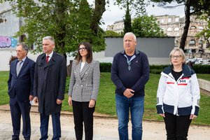 Župan Miletić položio vijenac u pulskom Titovom parku na obilježavanju Dana pobjede nad fašizmom i Dana Europe