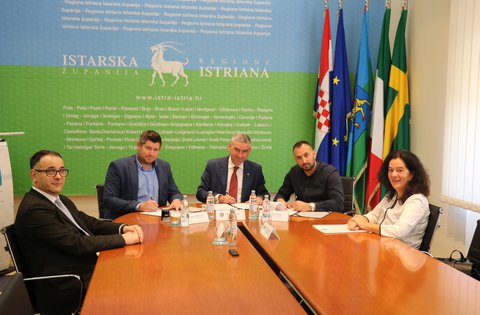 Migliorano le condizioni nelle scuole elementari di Medolino e Sanvincenti grazie a una cooperazione congiunta con la Regione Istriana