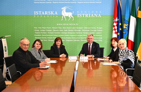 La Regione Istriana stanzia quasi 120.000 euro per migliorare la qualità della vita degli anziani