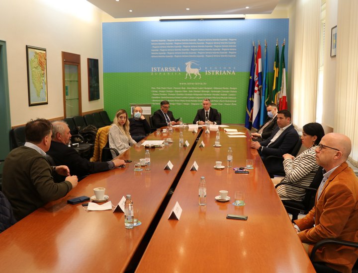 1° incontro coordinativo del Presidente della Regione con i deputati parlamentari: Uniti nella lotta contro l'abusivismo edilizio in Istria