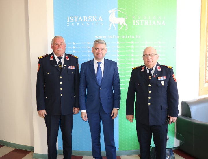 Župan Miletić zahvalio Klaudiju Karloviću na velikom doprinosu vatrogastvu