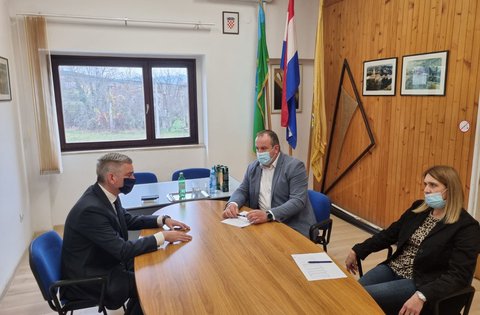 Incontro di lavoro fra il presidente Miletić e i rappresentanti del Comune di Cerovlje
