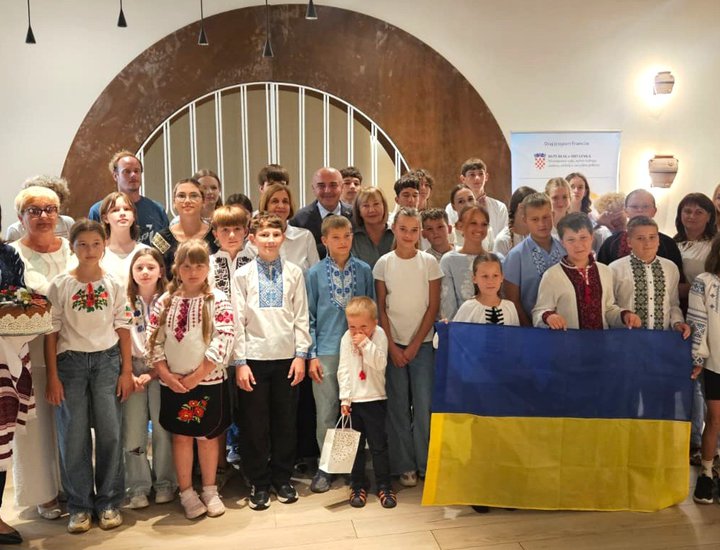 Anche quest’anno bambini e giovani ucraini in vacanza al Villaggio turistico Polynesia Plava Laguna