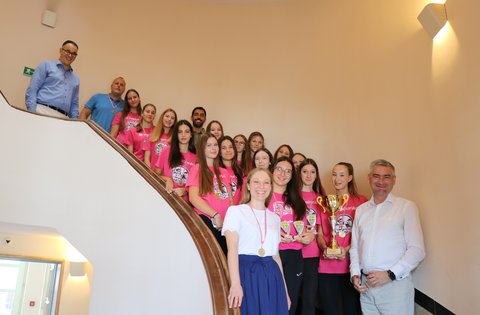 Il presidente Miletić ha ricevuto le giovani campionesse nazionali del Club di pallavolo di Pola