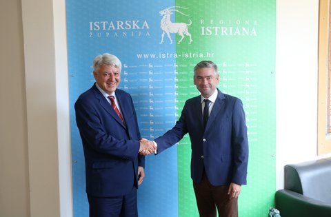 I presidenti Miletić e Komadina a proposito delle questioni d'importanza basilare per la Regione Istriana e la Regione Litoraneo-montana