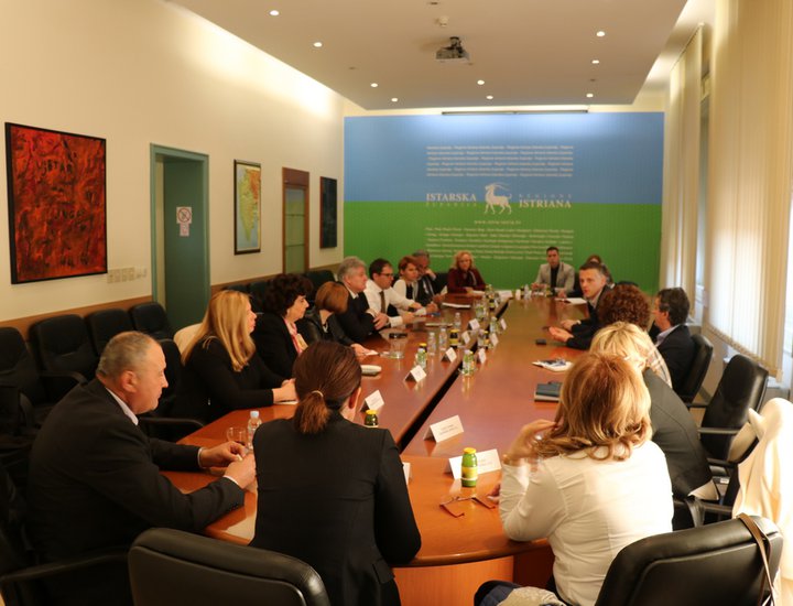 Flego e Miletić con i rappresentanti delle banche sul tema dei lavoratori del cantiere Scoglio olivi e come venire loro incontro per il pagamento dei crediti
