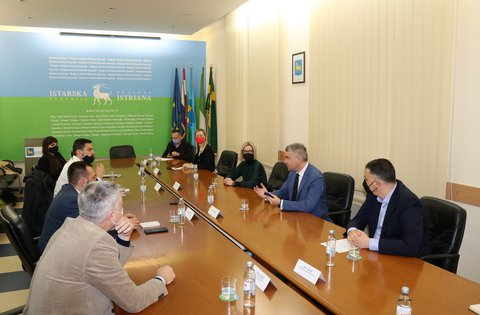 Il presidente Miletić e il sindaco Kirac sono uniti nel fermare l'edilizia abusiva