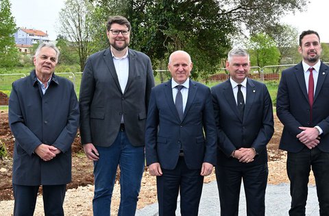 Con la posa della prima pietra a Pola è iniziata la costruzione di 65 appartamenti di edilizia residenziale convenzionata
