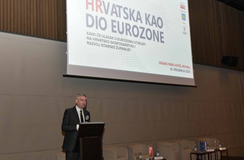 Conferenza a Rovigno sul tema dell'introduzione dell'euro