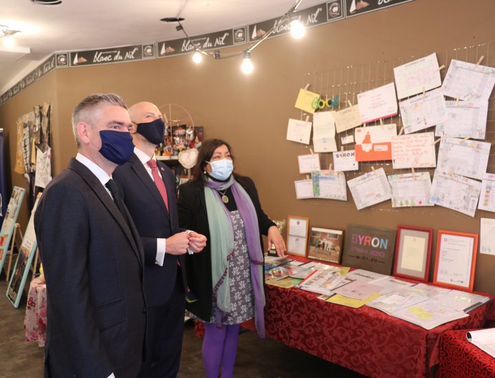 Il presidente Miletić ha visitato la mostra allestita in occasione del 30° anniversario della scuola di lingue straniere Byron