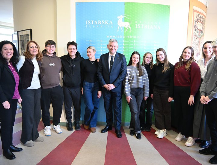 Župan Miletić upriličio prijem za učenike Ekonomske škole Pula uključene u inovativan predmet Škola i zajednica (ŠiZ)