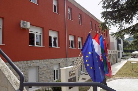 Si è tenuta la conferenza del progetto UE "Il rinnovo energetico della Scuola media superiore Mate Blažina, Albona"