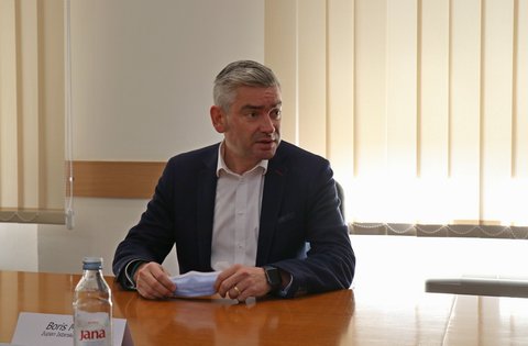 Il presidente Miletić all'incontro di lavoro con la direttrice e i direttori delle autorità portuali - nel 2021, 70 milioni di kune investiti nell'infrastruttura portuale