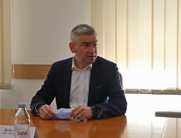 Il presidente Miletić all'incontro di lavoro con la direttrice e i direttori delle autorità portuali - nel 2021, 70 milioni di kune investiti nell'infrastruttura portuale