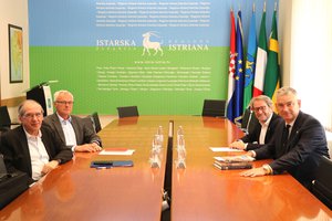 Il presidente della Regione Istriana Miletić ha ricevuto i rappresentanti della Dieta ciacava: al centro dell’attenzione i progetti del patrimonio glagolitico