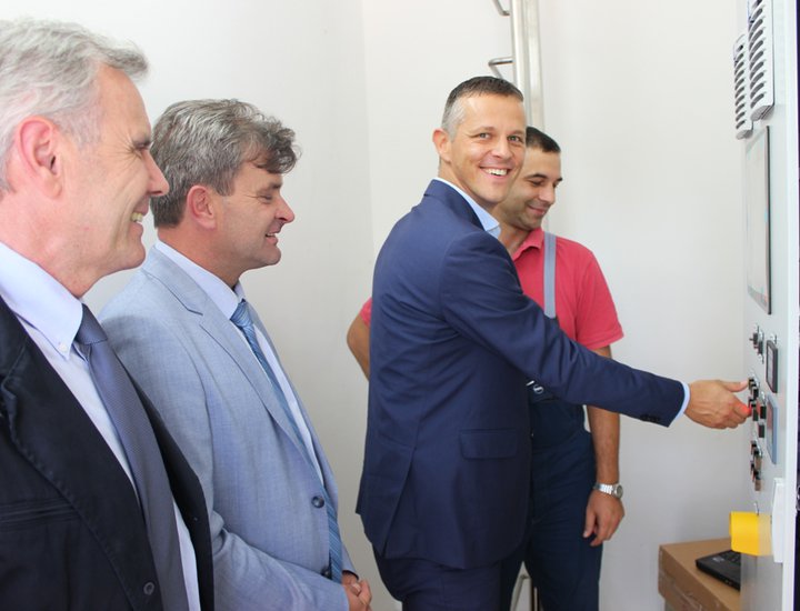 Il Presidente Valter Flego ha messo in funzione sperimentale la prima piccola centrale elettrica collegata al sistema idrico in Croazia