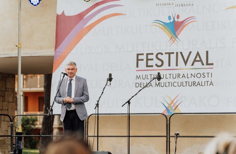 Il presidente Miletić al IX Festival del multiculturalismo: Non fate distinzioni tra le persone